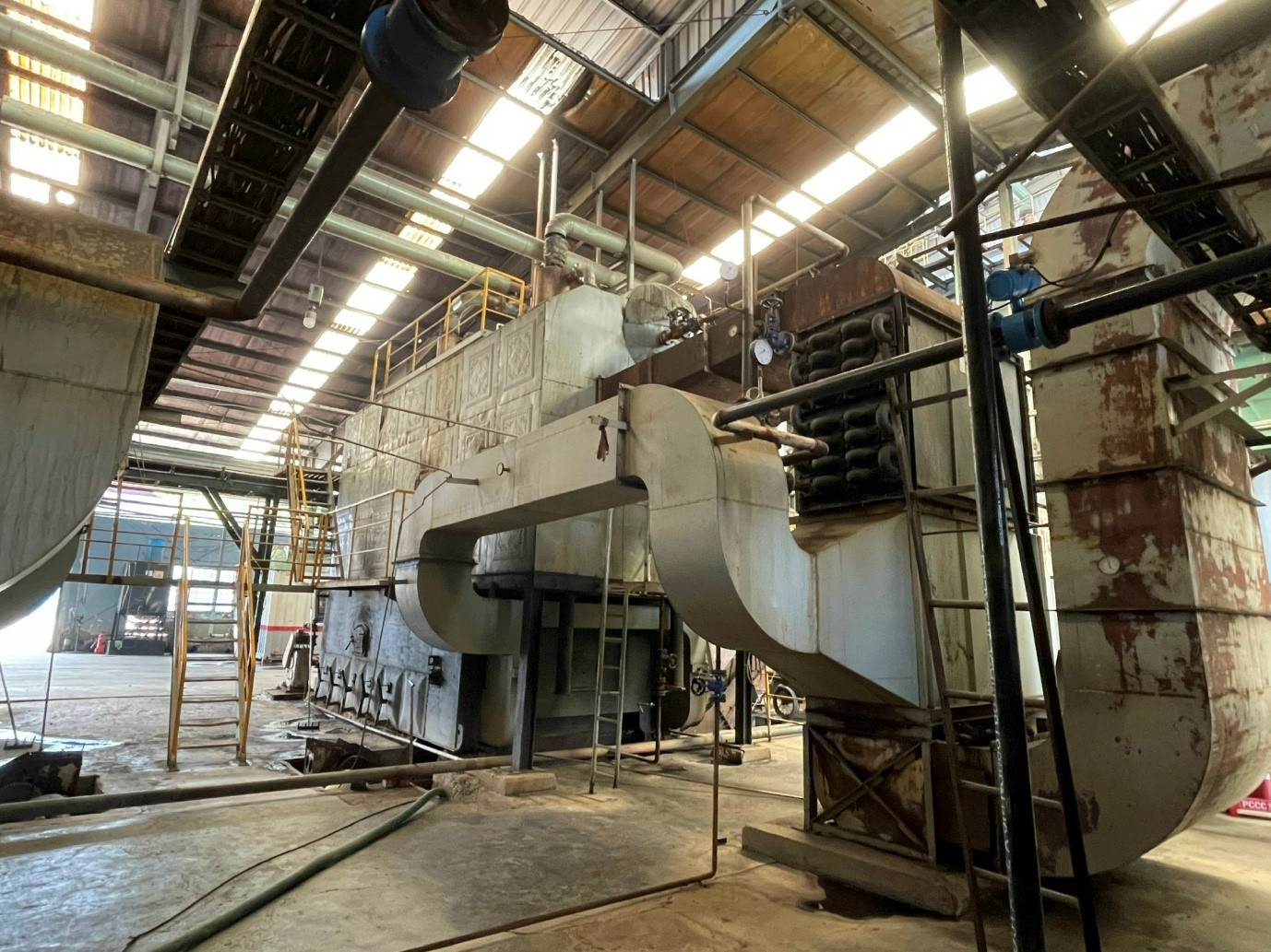 Vệ sinh và bảo dưỡng thiết bị trong lò hơi công nghiệp